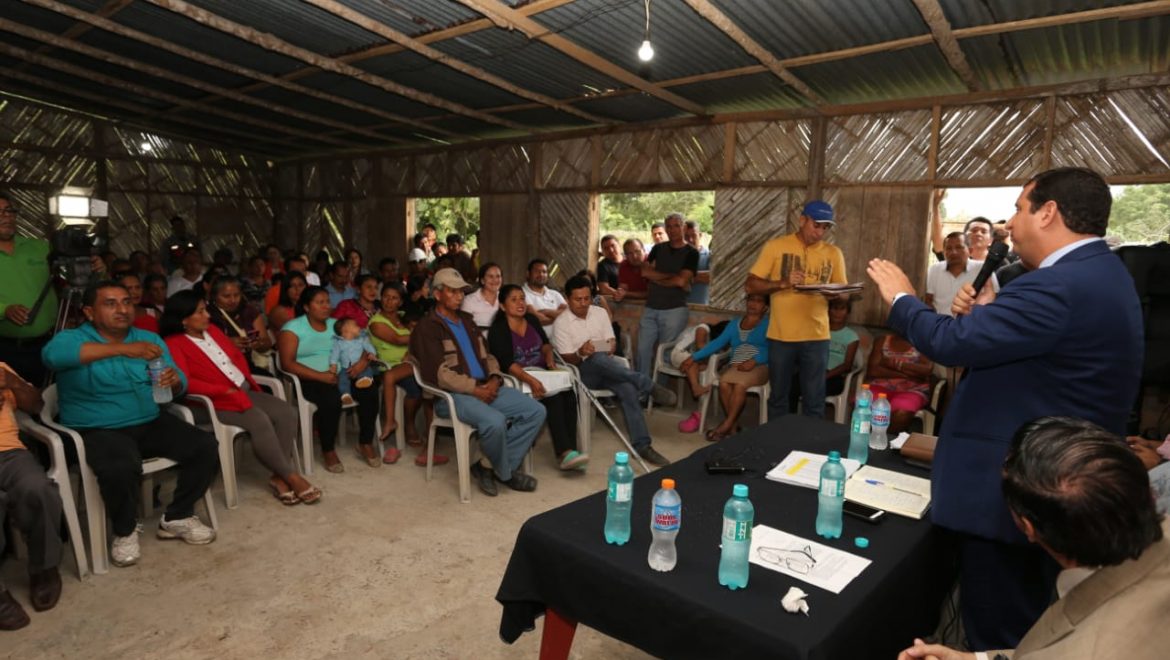 COMUNIDADES  DE MONTECRISTI  Y  JIPIJAPA  DIALOGARON CON PREFECTO