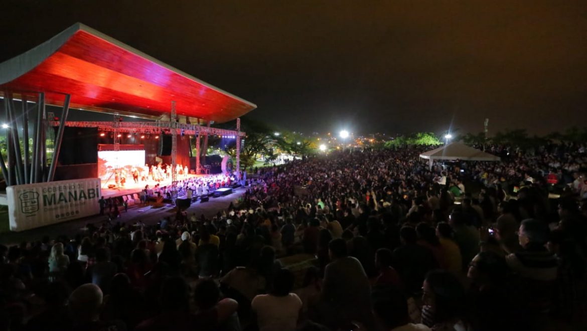 MÁS DE DOS MIL MANABITAS VIBRARON CON LA ÓPERA ELOY ALFARO