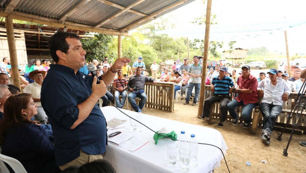 PREFECTURA COORDINA ATENCIÓN EN ZONA RURAL DE SANTA ANA