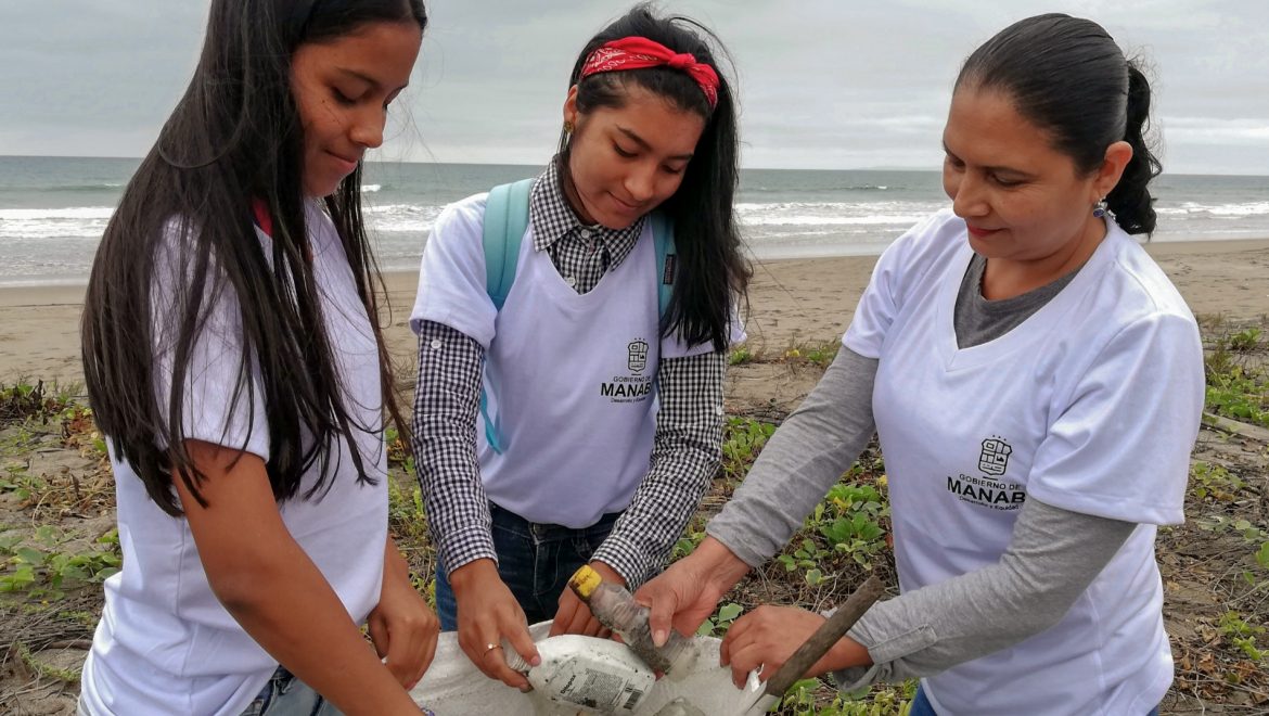 Gobierno de Manabí participó del Día de Limpieza de Playas