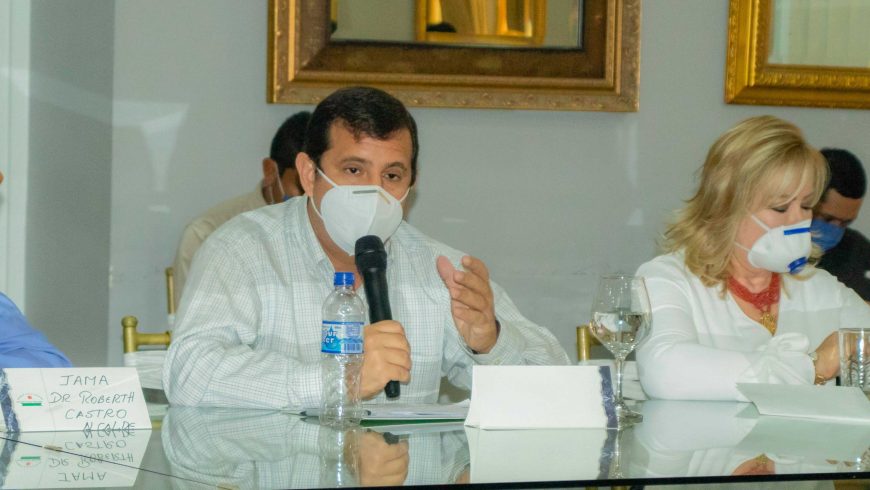 Prefecto de Manabí en reunión sobre  necesidades de salud en Pedernales