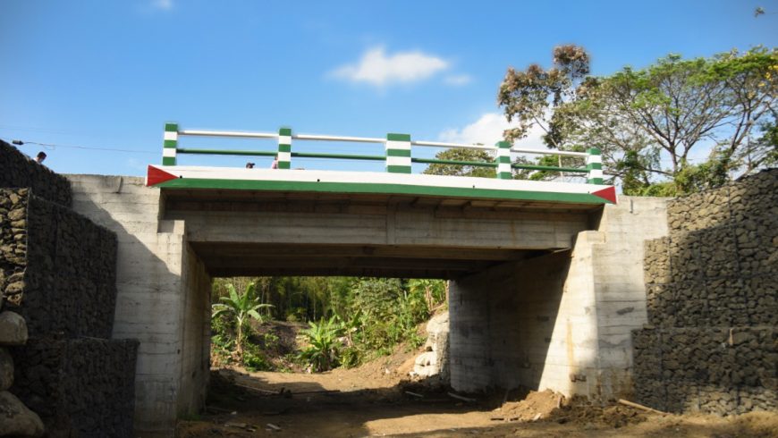 Dos puentes mejoran la movilidad en Jipijapa y Paján