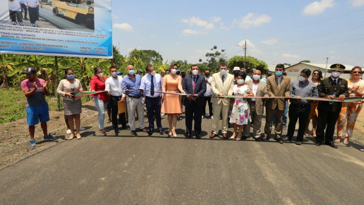 NUEVA VÍA DE 5,5 KM BENEFICIA AL CANTÓN BOLÍVAR