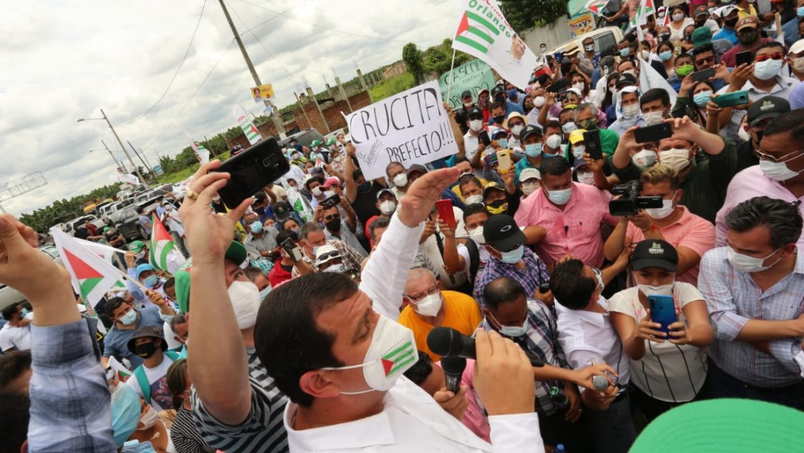 Manabitas realizan plantón frente al Consejo de la Judicatura de Puebloviejo exigiendo justicia por el caso RANICOR S. A.